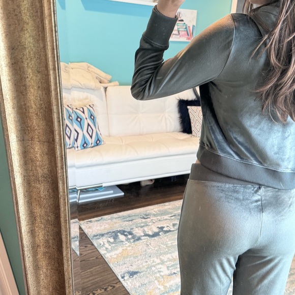 Aerie Shiny Black Straight Leg Pants & Hoodie Set - Picture 2 of 5